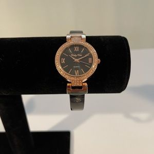 Voulez-Vous Women Stainless Steel Quartz Movement Bangle Designer Watch. Black